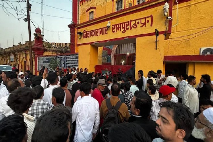रामपुर जेल से रिहा होते ही ED ने आजम खान को हिरासत में लिया, जौहर ट्रस्ट मामले में पूछताछ